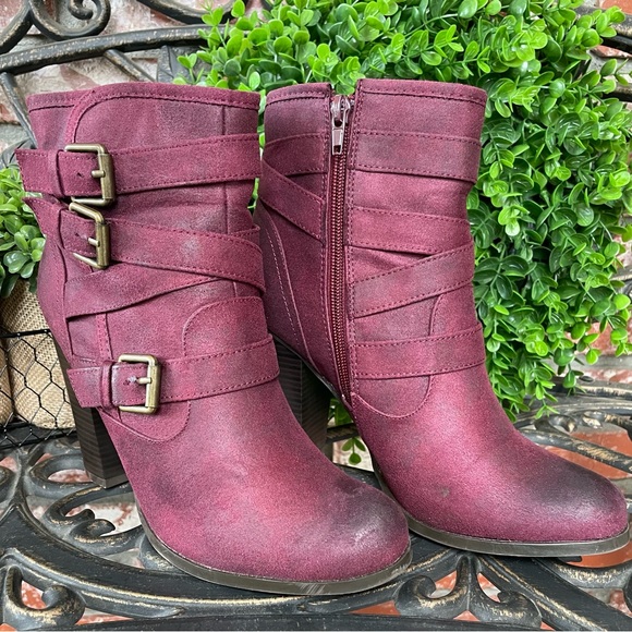 JustFab Binnae High Heeled Bootie; Burgundy Suede W/Multi-Straps & Buckles; Sz 9 - Picture 8 of 16